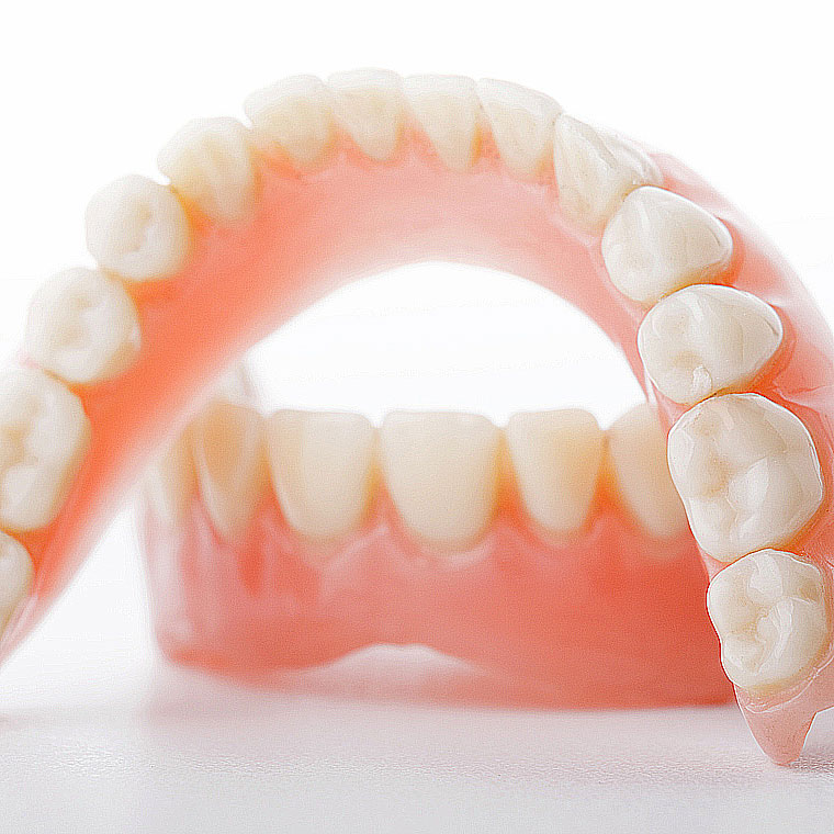 Proteză dentară detașabilă